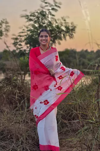Red hibiscus cotton saree with unstitched blouse piece