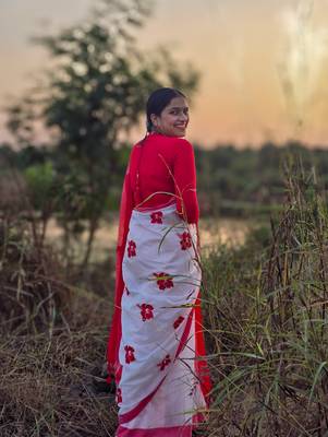 Red hibiscus cotton saree with unstitched blouse piece 2