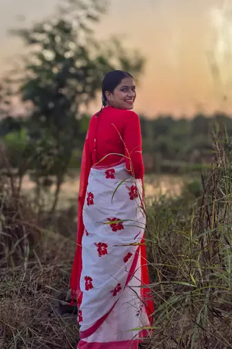 Red hibiscus cotton saree with unstitched blouse piece