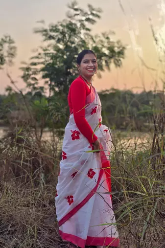 Red hibiscus cotton saree with unstitched blouse piece