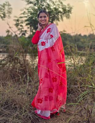 Red hibiscus cotton saree with unstitched blouse piece 4