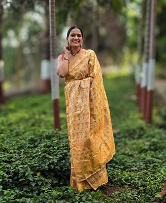 Beige silk blend mekhela chador saree with unstitched blouse piece 1