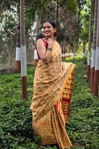 Beige silk blend mekhela chador saree with unstitched blouse piece