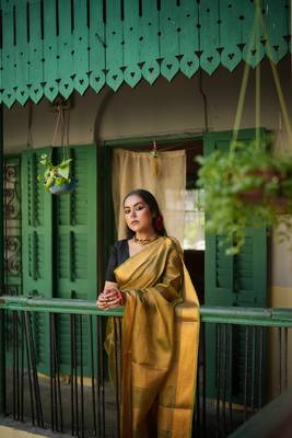 Green tissue linen saree with unstitched blouse piece 1