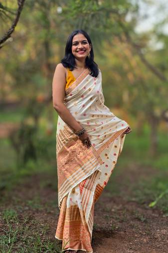 White silk blend mekhela chador saree with unstitched blouse piece