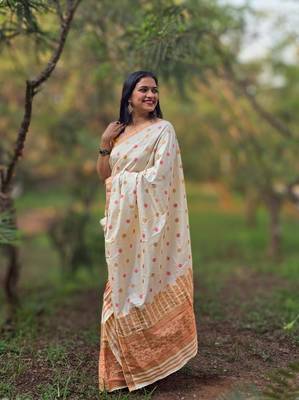 White silk blend mekhela chador saree with unstitched blouse piece 2