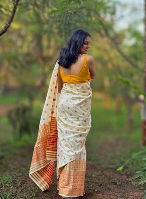 White silk blend mekhela chador saree with unstitched blouse piece 3
