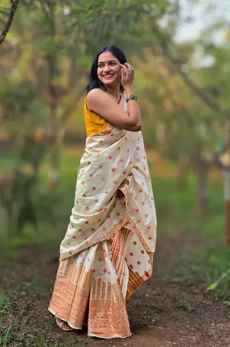 White silk blend mekhela chador saree with unstitched blouse piece