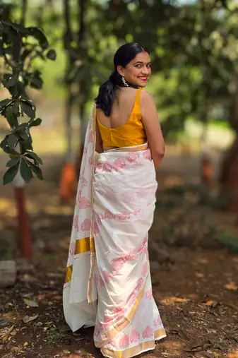 White dhol motif kasavu cotton saree with unstitched blouse piece