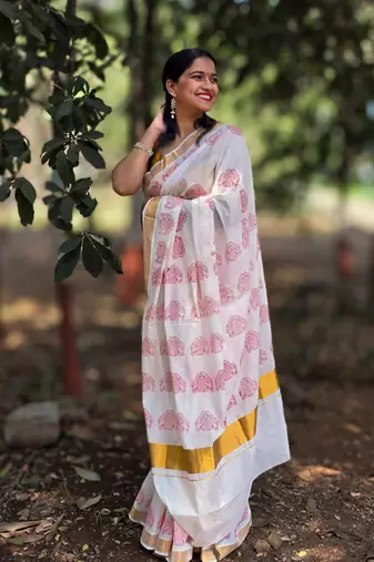 White dhol motif kasavu cotton saree with unstitched blouse piece