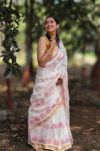 White dhol motif kasavu cotton saree with unstitched blouse piece