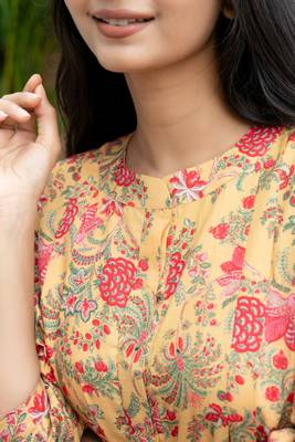 Yellow cotton buttoned down top 3