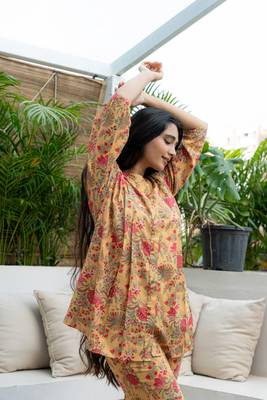 Yellow cotton buttoned down top 4