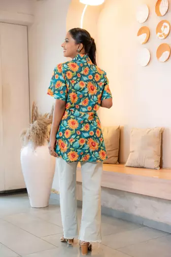 Sunflower printed buttoned down cotton top