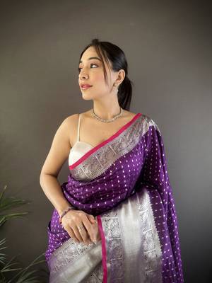 purple silk blend small butti zari weaving border banarasi saree 3
