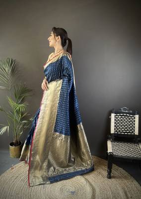 navy blue silk blend small butti zari weaving border banarasi saree 2