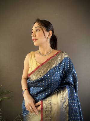 navy blue silk blend small butti zari weaving border banarasi saree 3