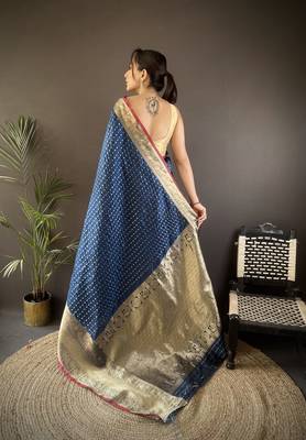 navy blue silk blend small butti zari weaving border banarasi saree 4