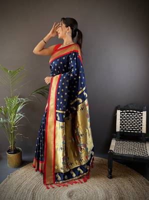 navy blue silk blend butti zari weaving kanchipuram saree 2