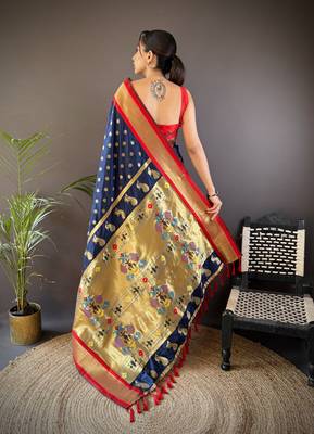 navy blue silk blend butti zari weaving kanchipuram saree 4