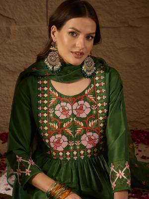 Women green silk blend solid embroidered straight kurta trouser and dupatta 3