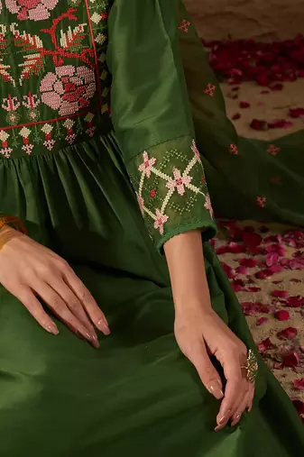 Women green silk blend solid embroidered straight kurta trouser and dupatta