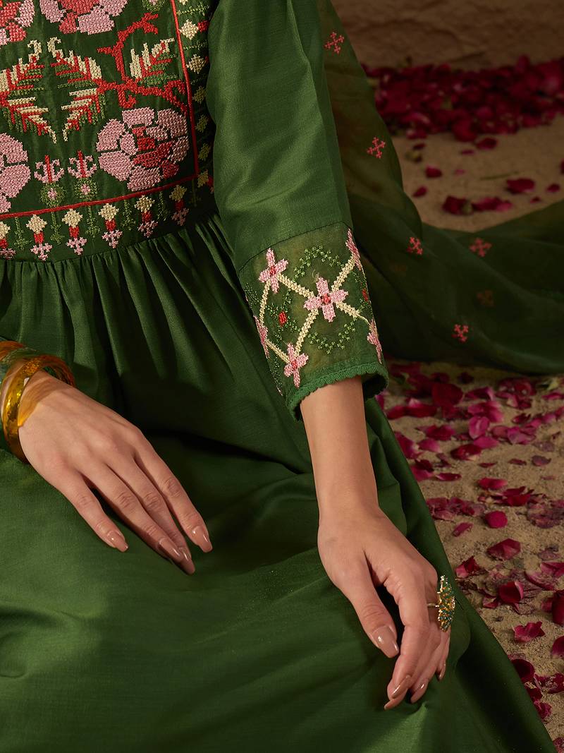 Women green silk blend solid embroidered straight kurta trouser and dupatta