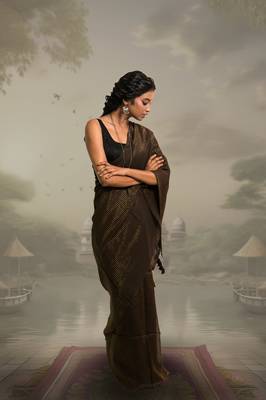 dark brown handloom mul cotton saree with zari stripes 3