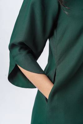 Green shawl collar shirt with curved sleeves 3