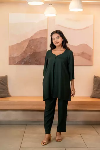 Green sweetheart neck with flared sleeve top