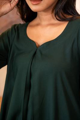 Green sweetheart neck with flared sleeve top 3