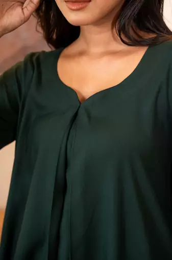 Green sweetheart neck with flared sleeve top