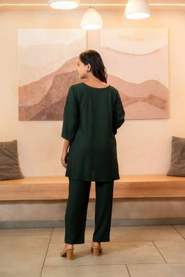 Green sweetheart neck with flared sleeve top 4