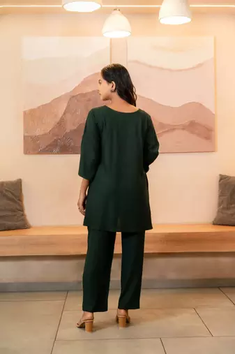 Green sweetheart neck with flared sleeve top