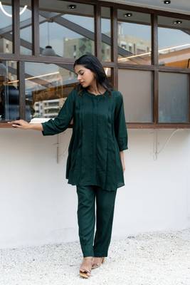Green pleated band collar top 1