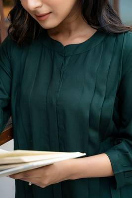 Green pleated band collar top 2