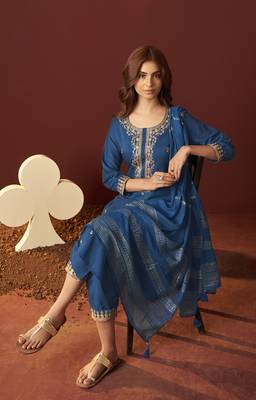 Blue chinon embroidered kurta set with dupatta for women 4