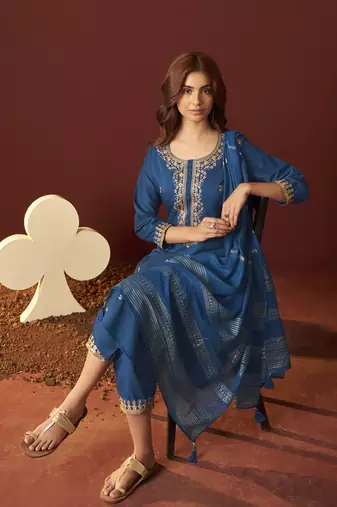 Blue chinon embroidered kurta set with dupatta for women