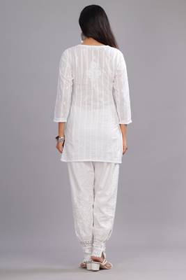 Waheeda-chikankari-cotton-top 2