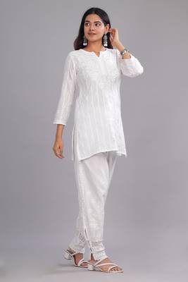 Waheeda-chikankari-cotton-top 4