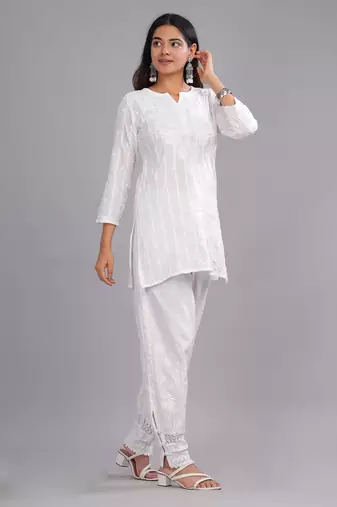 Waheeda-chikankari-cotton-top
