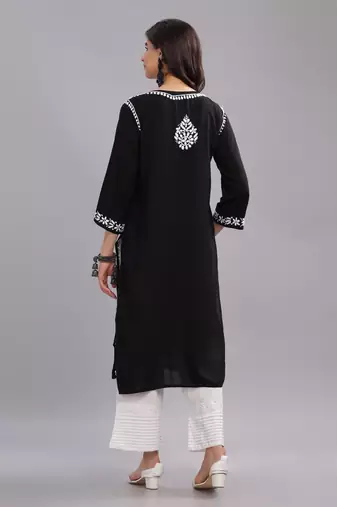 Ananya-chikankari-modal-kurta
