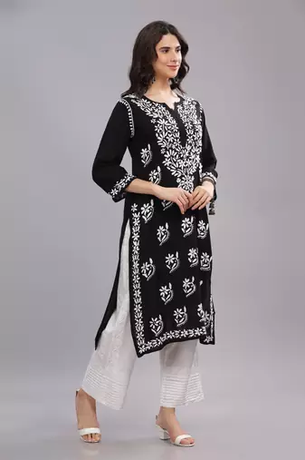 Ananya-chikankari-modal-kurta