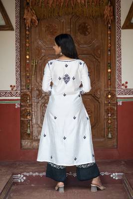 Womens chikankari chanderi kurta 2