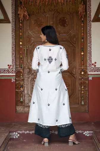 Womens chikankari chanderi kurta