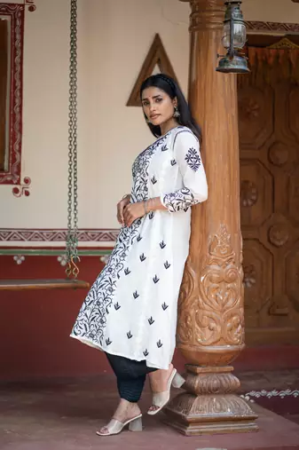 Womens chikankari chanderi kurta