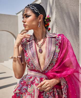 Hot pink organza embroidered saree 3