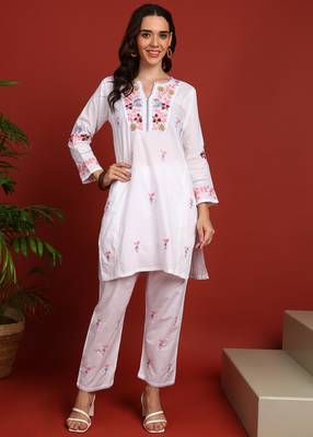 Women's elegant white handcrafted cotton chikankari ethnic motif kurta set 6