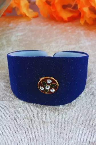 Blue acrylic kundan stud free size bracelets