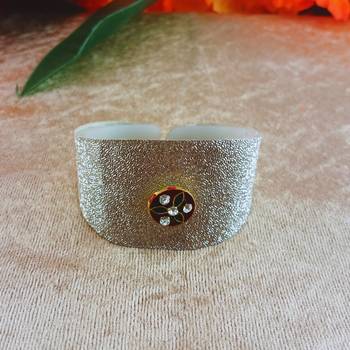 White acrylic kundan stud free size bracelets 1